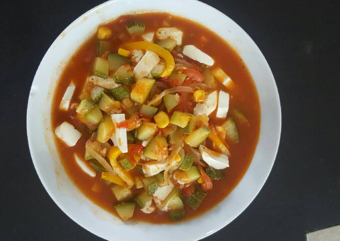 Calabacitas entomatadas con queso