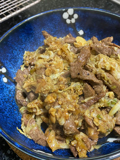 A picture of Beef and Cabbage in Soysauce and Ginger.