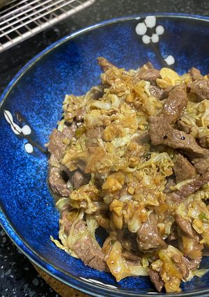 A picture of Beef and Cabbage in Soysauce and Ginger.