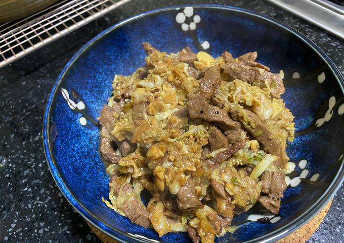 Steps to Prepare Ultimate Beef and Cabbage in Soysauce and Ginger