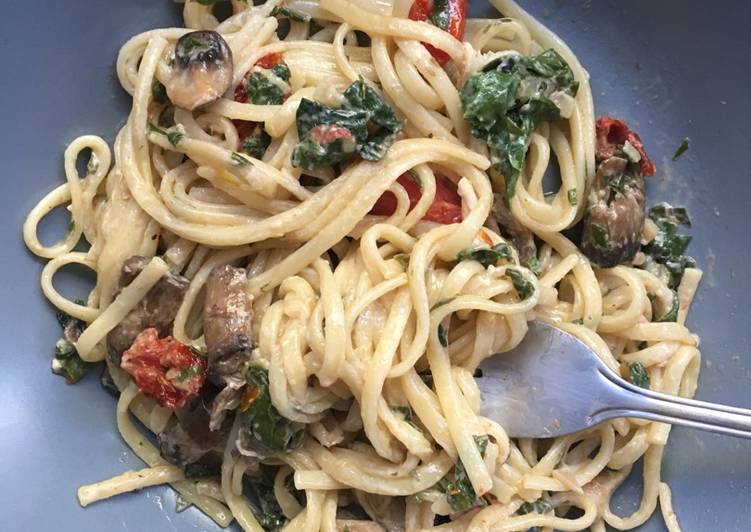 Recipe of Quick Portobello mushrooms, sundried tomato and spinach linguine