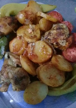 صورة لوصفة دجاج محمر في كيس الشواء مع بطاطا 😋
