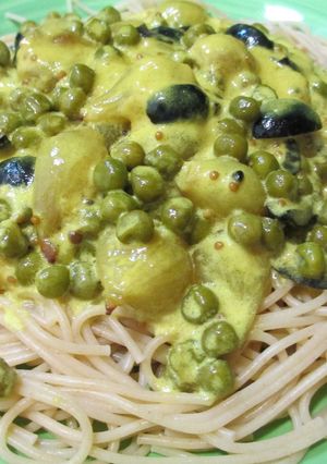 Foto principal de Espagueti integrales con cebolletas caramelizadas al aroma de especias-veggie