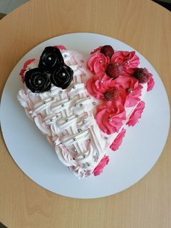 عکسی از دستور کیک تولد قلبی شکل