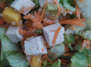 Una foto de Ensalada de Tofu y Quinoa