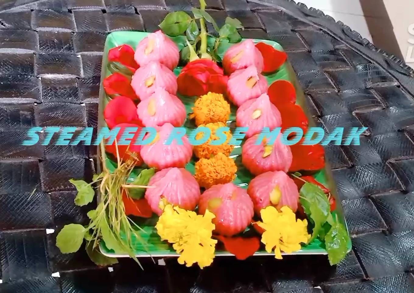 Steamed Rose Modak🌹