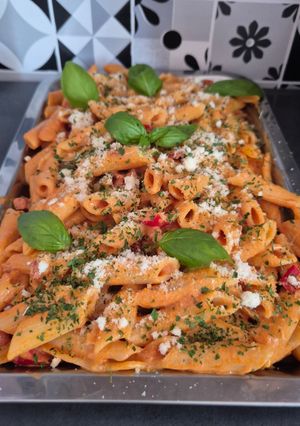 Une photo de 🍝 Pâtes espagnoles crémeuses au chorizo et aux poivrons