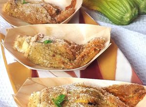 Foto di Fiori di zucca ripieni alla feta, melanzane e menta