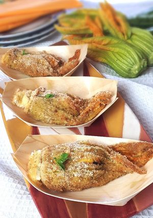 Foto di Fiori di zucca ripieni alla feta, melanzane e menta