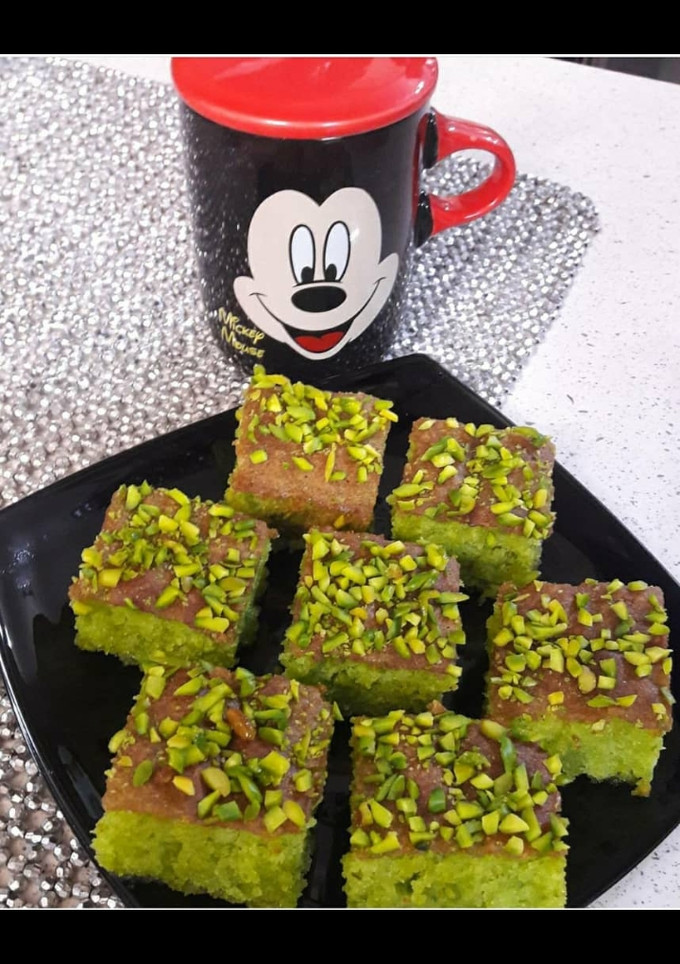 عکسی از دستور کیک باقلوا پسته ای