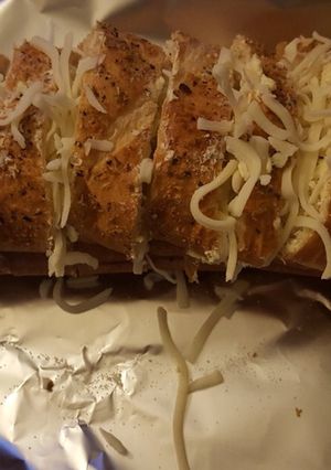 A picture of The Original Garlic Cheesy Bread.