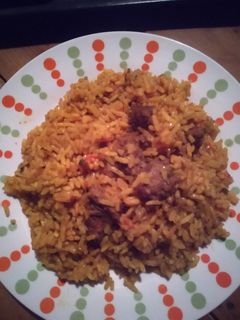 صورة لوصفة الروز بقطع اللحم أو الدجاج مبخر