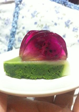 Foto resep Crystal Dragon on The Almond Ground (buah naga merah, greentea kukus, pudding almond)