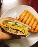 Bánh mì trứng chả cá