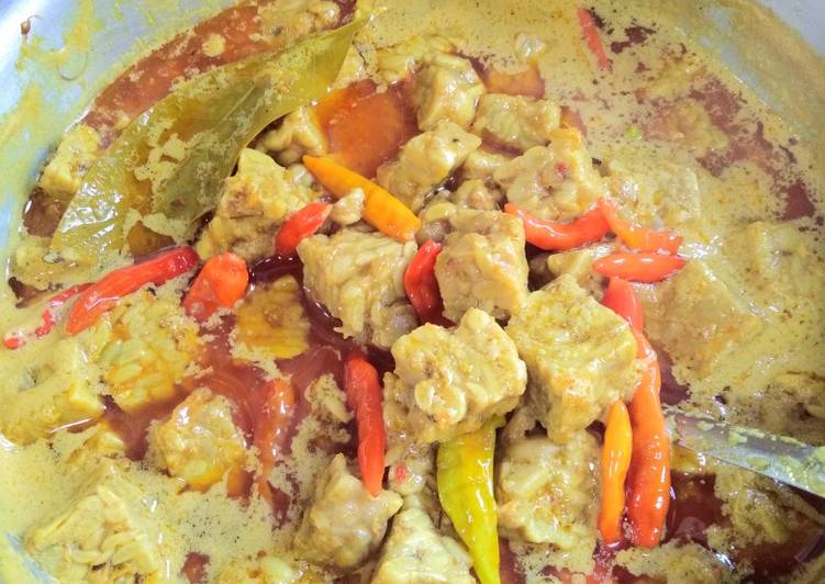 Bagaimana Menyiapkan Jangan lombok tempe busuk ala Vitta&#39;s kitchen yang Lezat Sekali