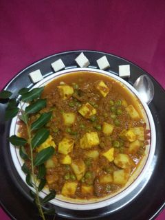 મટર પનીર આલુ વીથ પિત્ઝા ગ્રેવી(matar paneer alu with pitza gravy રેસીપી મુખ્ય ફોટો