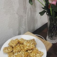 A picture of Hard noga or peanut bars.