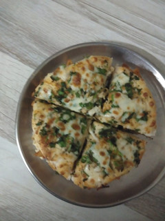 पिज़्ज़ा (Pizza recipe in hindi) रेसिपी मुख्य फोटो