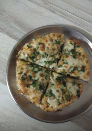 पिज़्ज़ा (Pizza recipe in hindi) रेसिपी मुख्य फोटो