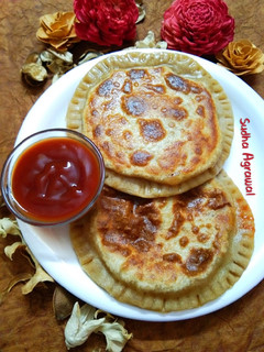 चीज़ पिज़्ज़ा फ्लेवर्ड पराठा(Cheese pizza flavored paratha recipe in hindi) रेसिपी मुख्य फोटो