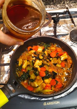 Una foto de Pollo con verduras a la miel!!