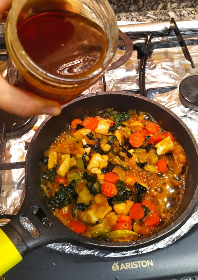 Una foto de Pollo con verduras a la miel!!