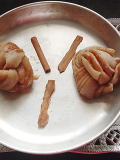 நாட்டு சக்கரை சின்னமோன் ரோல் (Naatu sarkarai cinnamon roll recipe in tamil) செய்முறை முக்கிய புகைப்படம்