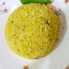 A picture of Yellow khichdi.