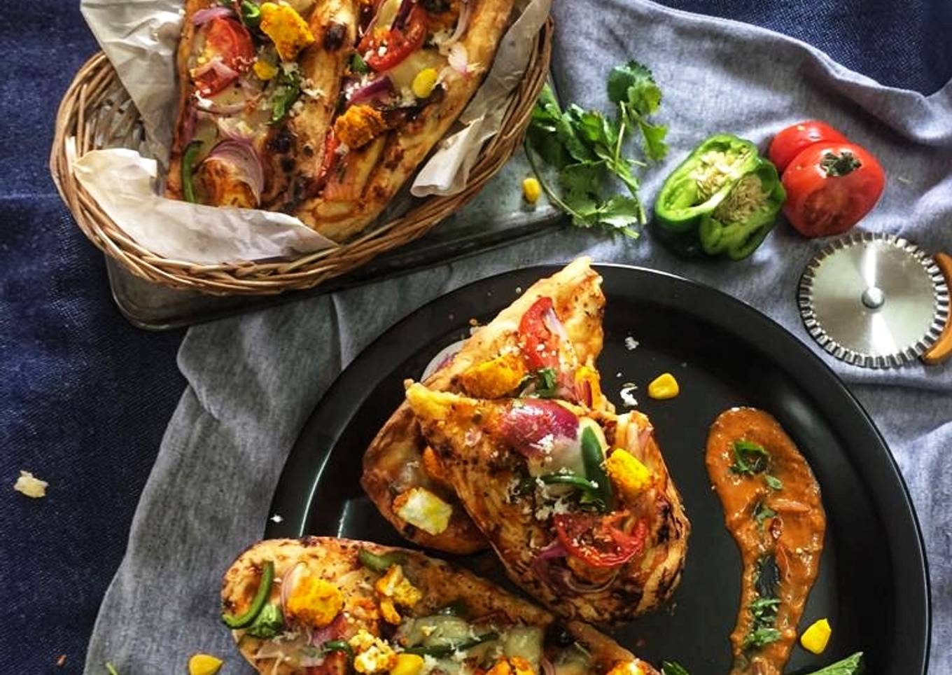 Paneer tikka naan pizza