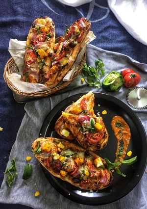 A picture of Paneer tikka naan pizza.