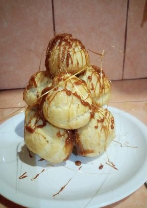 Una foto de Croquembouche