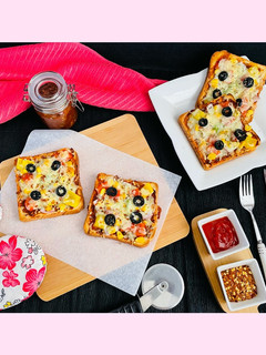 A picture of Bread Pizza.