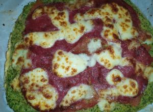 Una foto de "Casi pizza" de Brócoli. Colorida, rica y sanita... parece pizza pero no lo es!!!