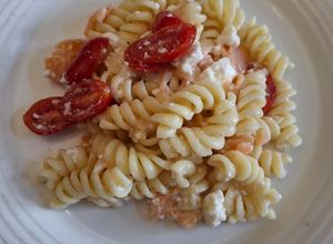 Foto di Pasta fredda con ricotta, salmone e pomodorini