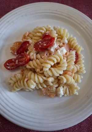 Foto di Pasta fredda con ricotta, salmone e pomodorini