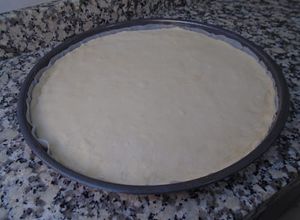 Foto principal de Masa de pizza casera con levadura seca instantánea