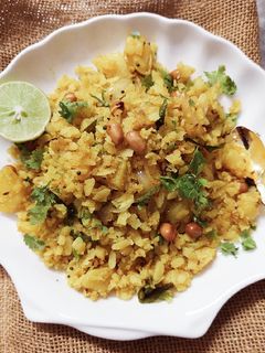 कांदा बटाटा पोहा(kanda batata poha recipe in hindi) रेसिपी मुख्य फोटो