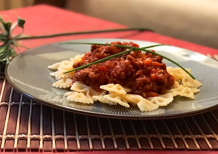 Farfalle con bolognesa especial