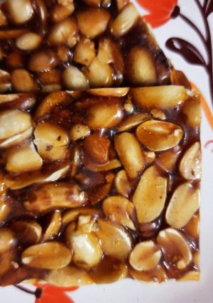 বাদাম চাক্কি (badam chakki recipe in bengali) রেসিপির প্রধান ছবি