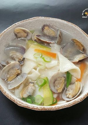 Hình của món Súp bánh bột mì 수제비.