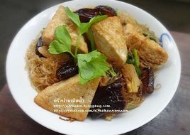 เต้าหู้อบวุ้นเส้นเห็ดหอม (เจ)