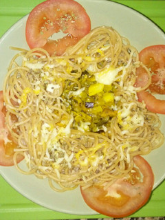 Una foto de Pasta integral con pollo, berenjena, queso, setas, cebolla y ajo