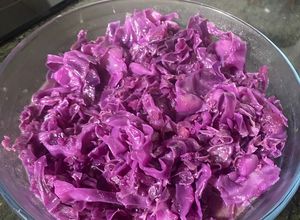 Una foto de Col lombarda con manzana en Thermomix (guarnición)