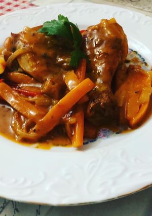 Foto principal de Pollo al horno con cebolla y zanahoria