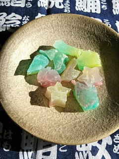 A picture of How to make ediable jewely``Kohakuto``.