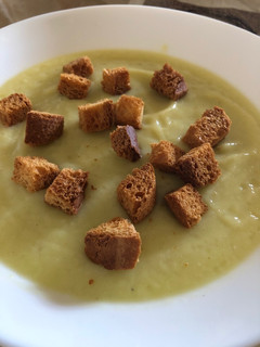 Una foto de Crema de calabacín fàcil y buena