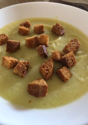 Una foto de Crema de calabacín fàcil y buena