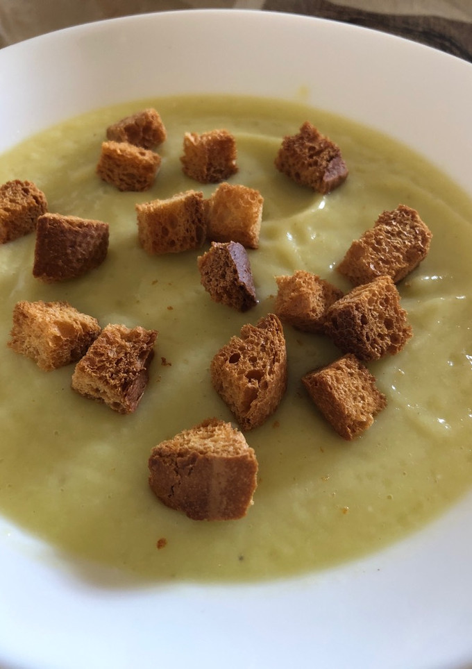 Una foto de Crema de calabacín fàcil y buena