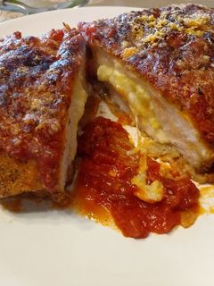 Una foto de Pechuga de pollo rellena