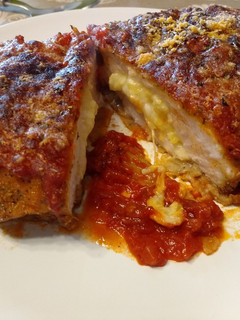 Una foto de Pechuga de pollo rellena